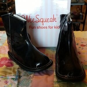 WeeSqueak Shiny Black Kids Boots W/Removable squeakers. Size 12 New In Box